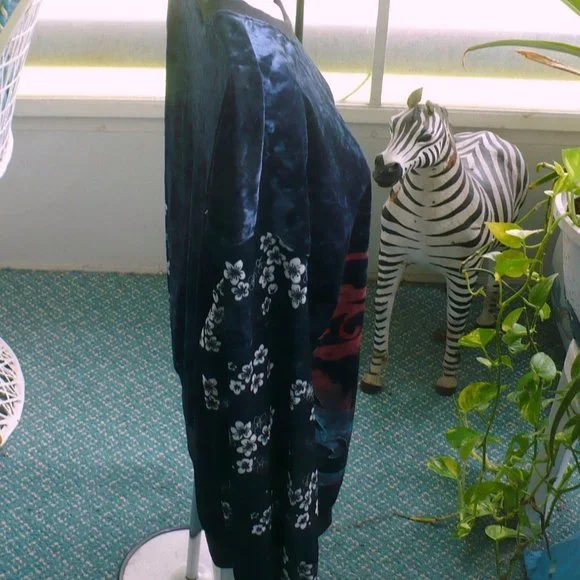 ❤️ NEW Disney Princess Sweatshirt Top Blue Floral Velour Size Large - Picture 10 of 11